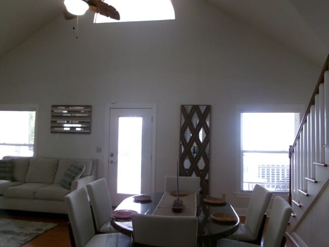 Building Photo - 3 bedroom raised beach home on Ocean Boule...
