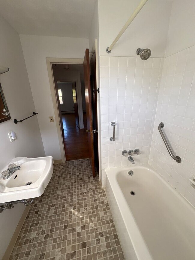 Building Photo - 2 Bedroom 2nd Floor Suburban SD-Parking
