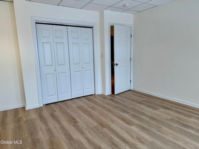 Building Photo - 433 Broadway