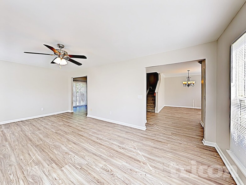 Building Photo - 1221 Brook Farm Ln