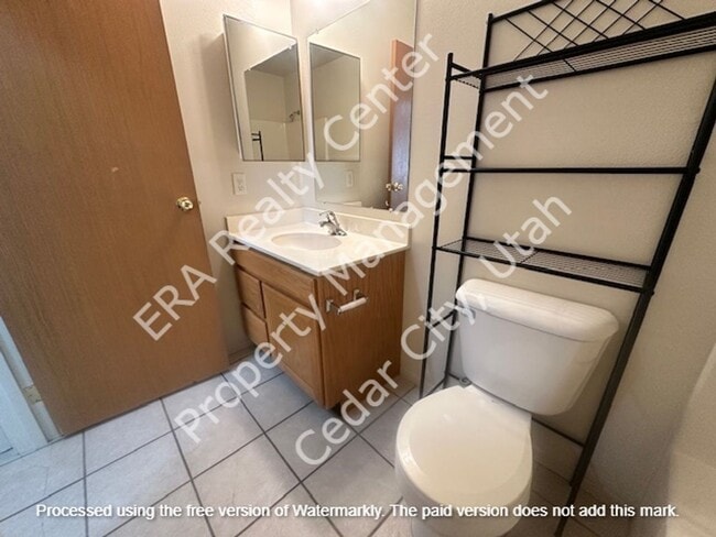 Building Photo - Move-In Discount -- 2 Bedroom - 2 bath Apartment with Garage!