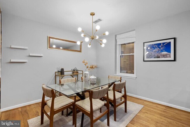 Building Photo - 410 11th St NE