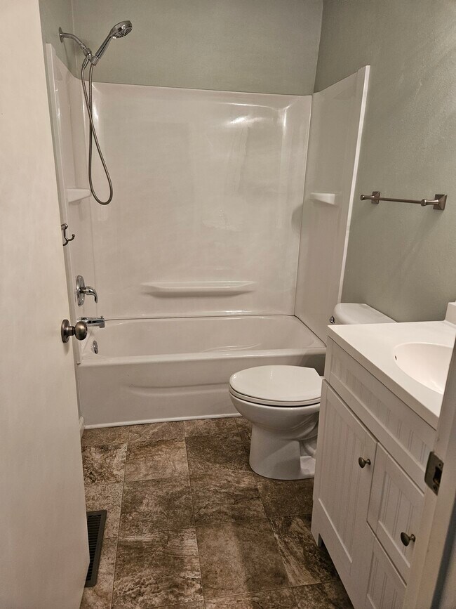 Building Photo - 120 Periwinkle Way