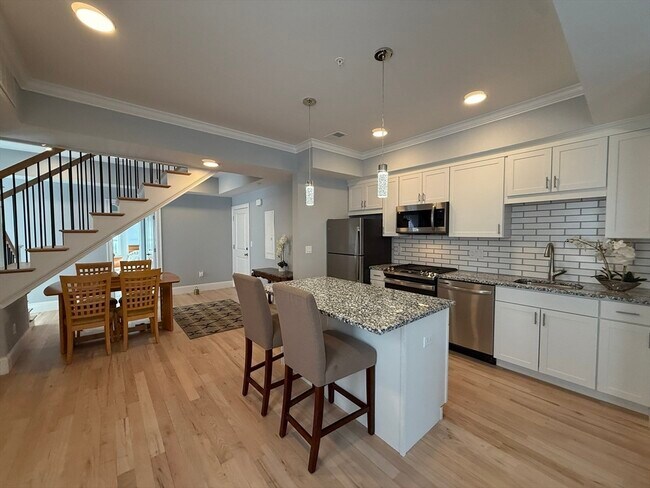 Building Photo - 7 Waumbeck St