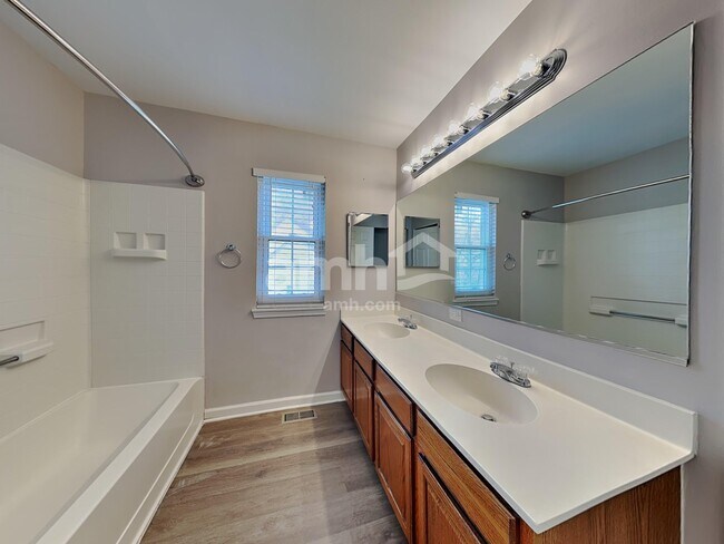 Building Photo - 1613 Gleneagle Ct