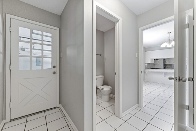 Building Photo - 18 Panorama Dr