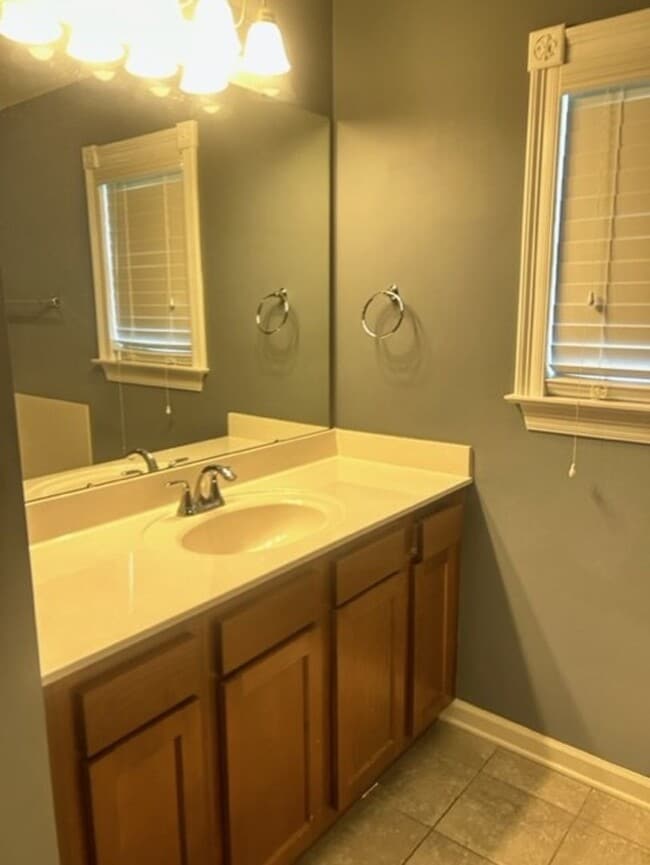 Building Photo - Beautiful 3 BD 2 BA Home