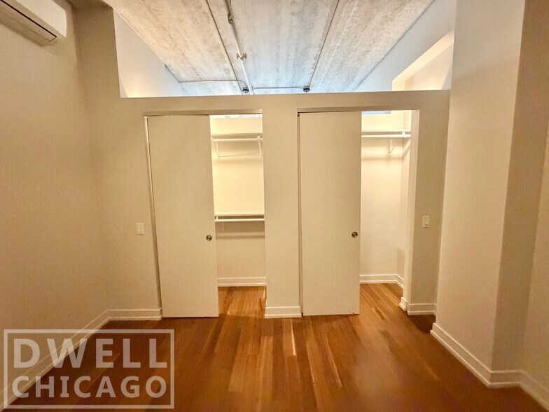 Building Photo - 640 N La Salle Dr