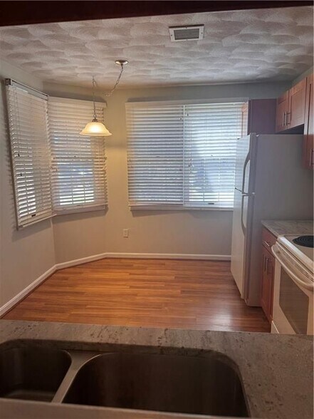 Building Photo - 92 Trellis Dr