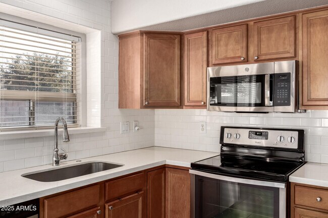 Building Photo - 3888 E Bancroft Ct