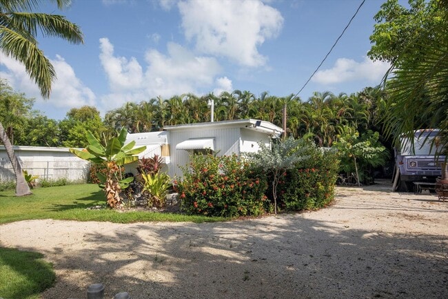 Building Photo - Bright & Newly Renovated 1-Bedroom Rental