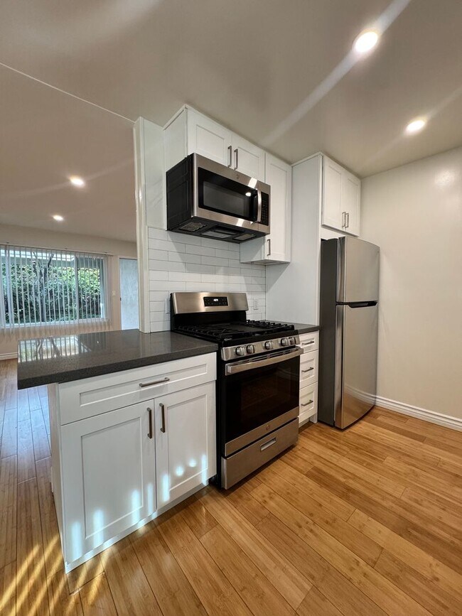 Interior Photo - 4327 Inglewood Blvd