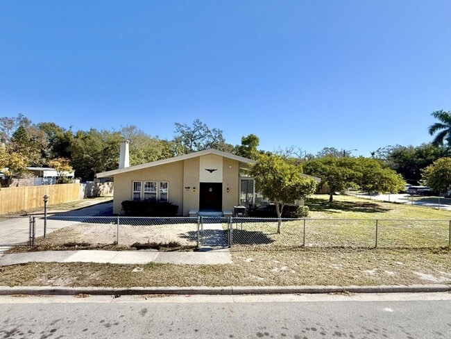 Building Photo - 1013 23rd St W