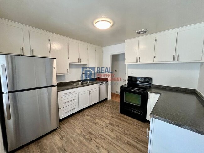 Building Photo - 3290 Leyden St