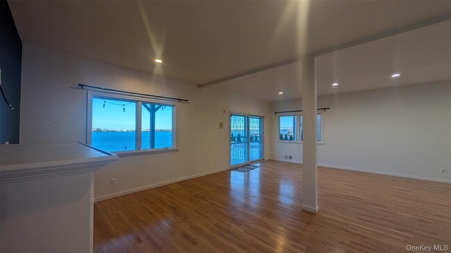 Building Photo - 150-95 Powells Cove Blvd