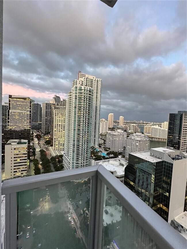 Building Photo - 1060 Brickell Ave