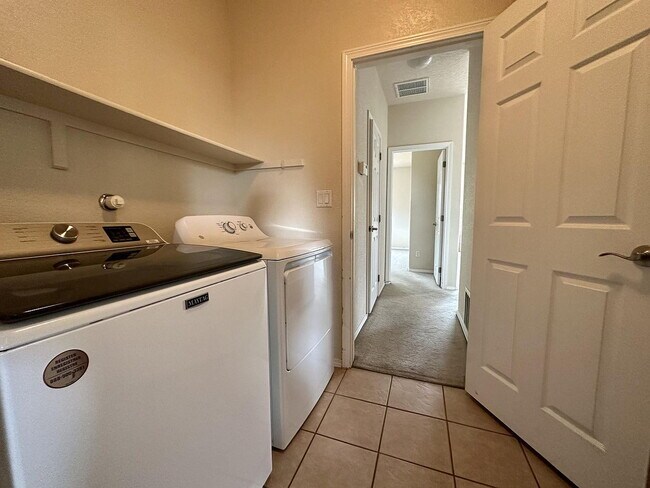 Building Photo - Single Family Home