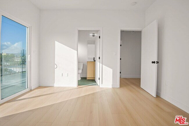 Building Photo - 1709 Burnside Ave