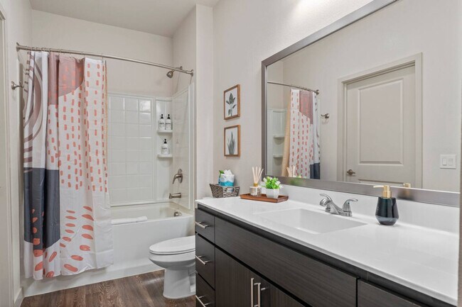 Building Photo - 711 W Broadway Rd