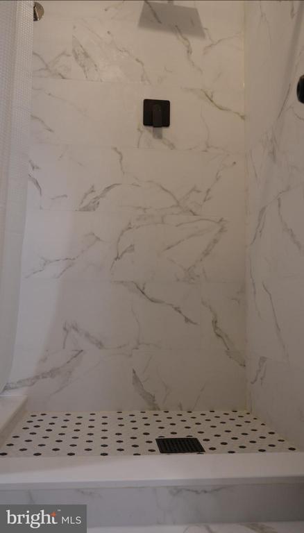 Building Photo - 5114 Montgomery Rd