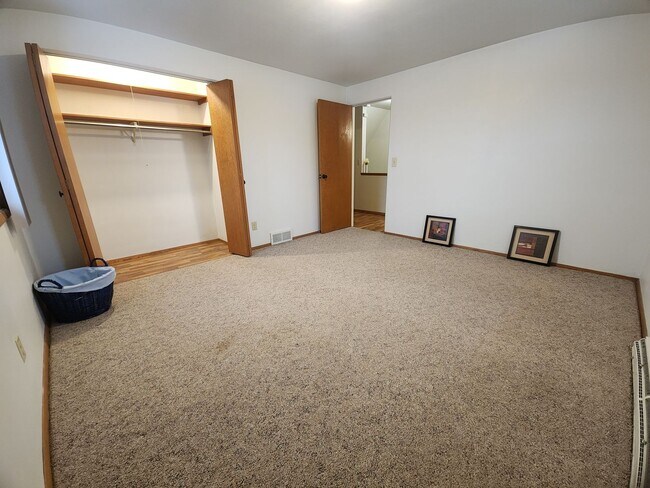 Building Photo - 631-633 E Longview Dr.