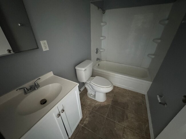 Building Photo - Warren Park 2 Bedroom Apartment with Balcony