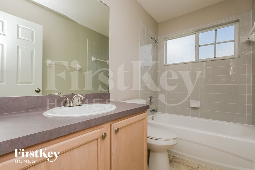 Building Photo - 4925 Woodmere Rd