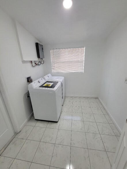 Building Photo - 111 Francis Dr NE