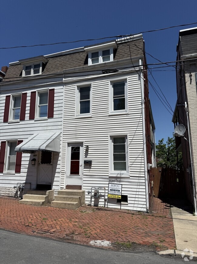 Building Photo - 913 Blunston St