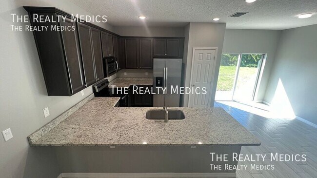 Building Photo - 2640 Dennis Ave SE