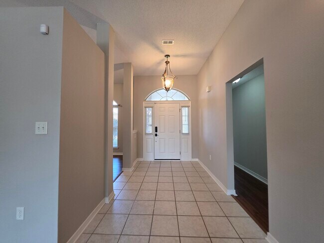 Building Photo - 2295 Heritage Cir
