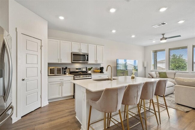 Building Photo - 13821 Zuhause Dr