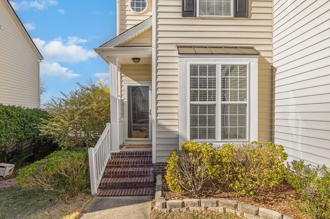 Building Photo - Adorable Home in Delta Ridge - NW Raleigh Just off Glenwood Avenue!