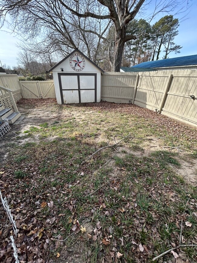 Building Photo - 1284 S Bay Rd