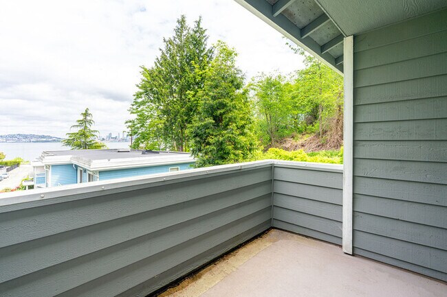 Building Photo - 1919 Fairmount Ave SW