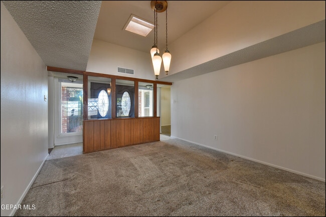 Building Photo - 3433 Clearview Ln