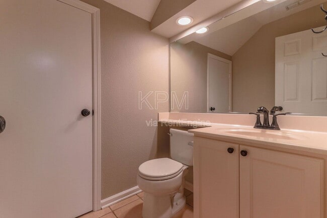 Building Photo - 2326 Carriage Dr