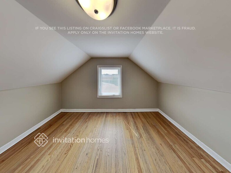 Building Photo - 2332 Leyden Ave