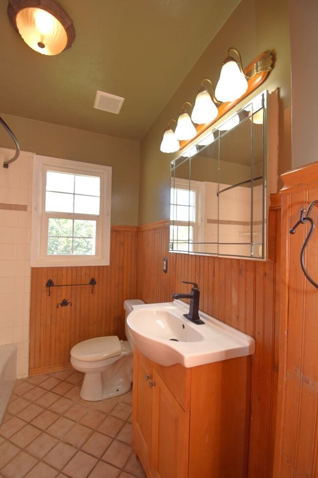 Building Photo - Amazing Home in Millcreek with Backyard Oasis!