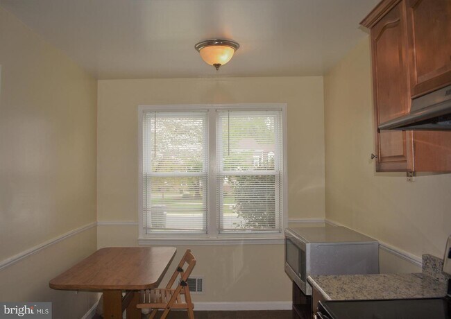 Building Photo - 16 Blue Ribbon Ct
