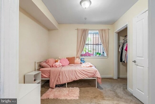 Building Photo - 1724 Monument St