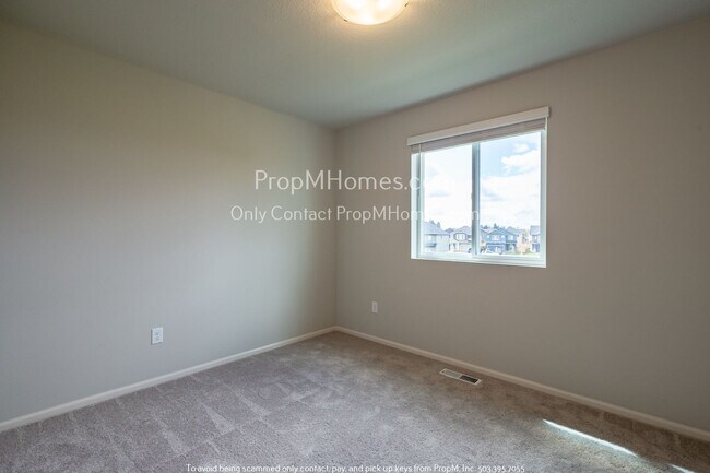 Building Photo - Discover Your Dream Home: Gorgeous Three B...