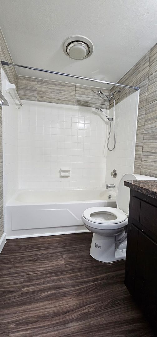 Building Photo - Spacious 1-Bedroom Apartment in Peaceful K...