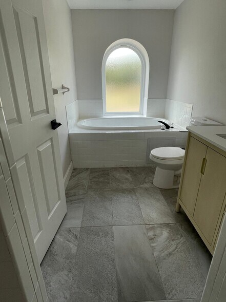 Building Photo - 23811 Sunset View