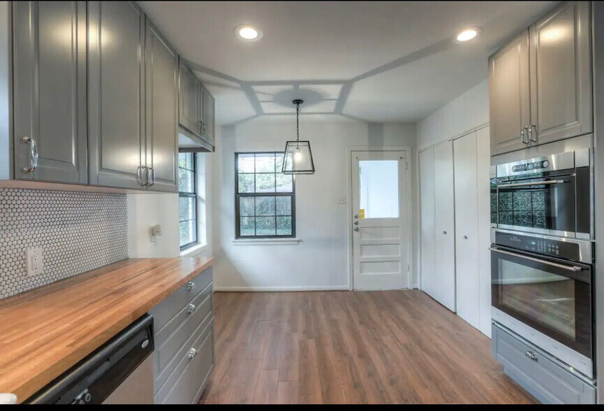 Building Photo - 5604 Flack Dr