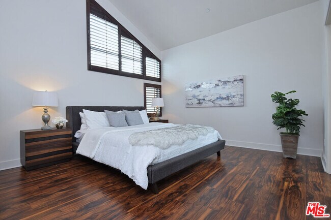 Building Photo - 11815 Laurelwood Dr