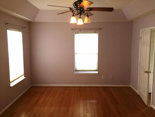 Building Photo - 2531 James Maury Dr
