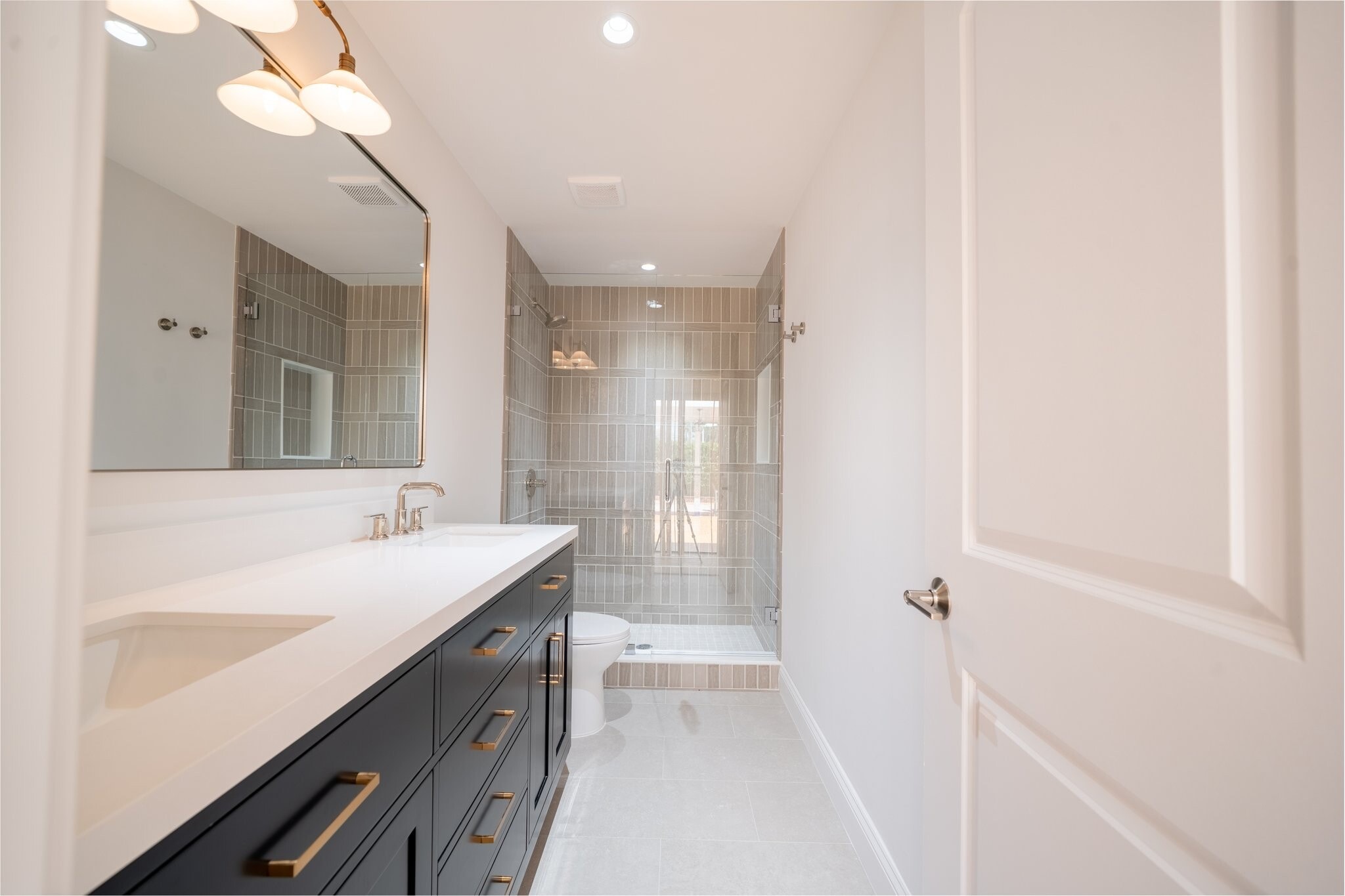 Building Photo - 1550 S Greenway Dr