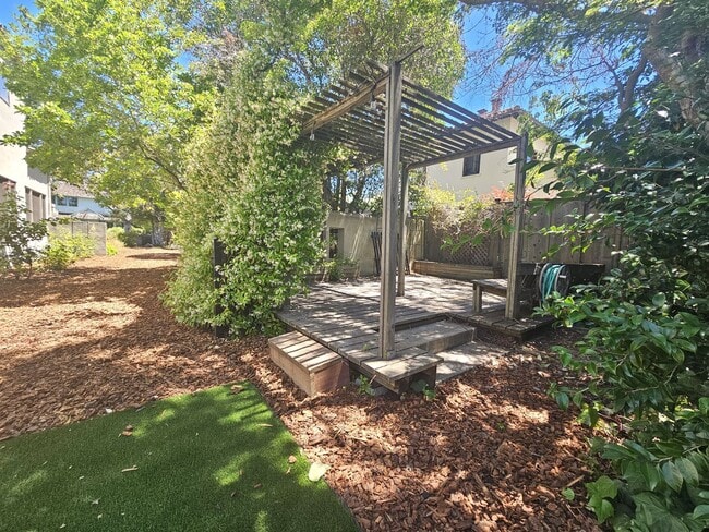 Building Photo - 4-Bedroom Single Family Home in Palo Alto-  lease take over