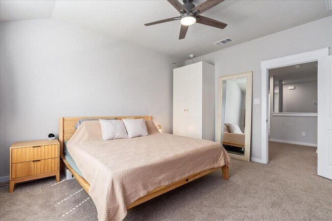 Building Photo - 17103 Crane Fly Dr